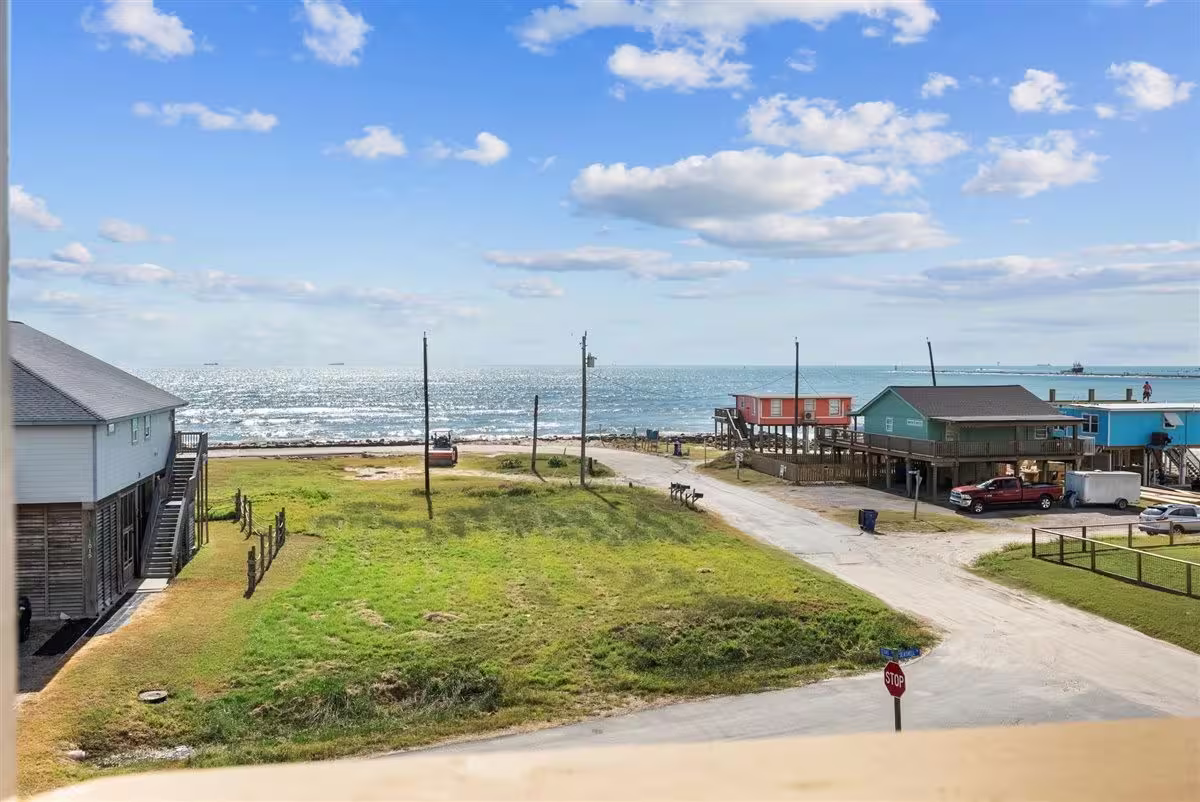 Photo 4 of 1018 Seashell Drive, Surfside Beach, TX