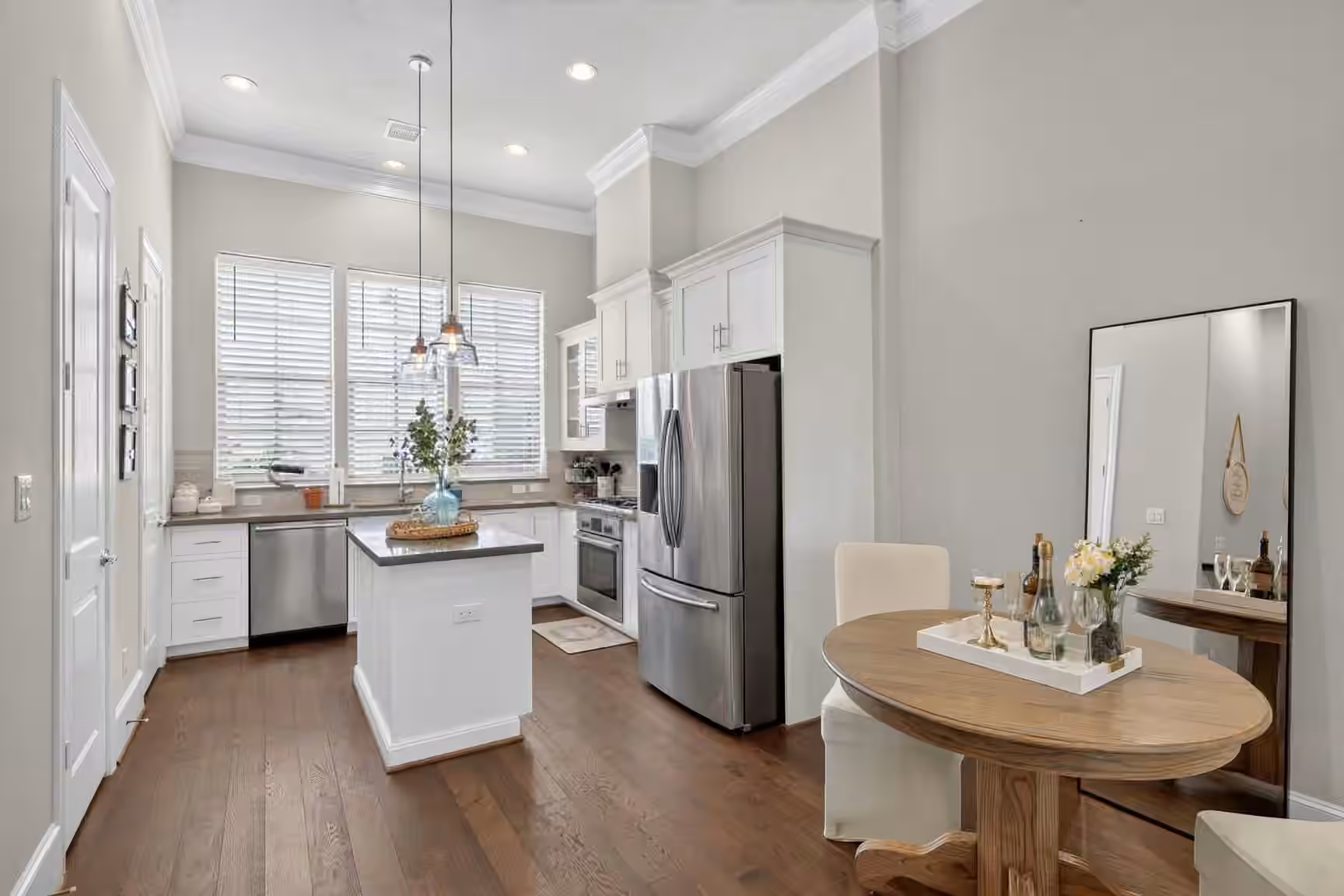Photo 3 of 4041 Leeland Street, Houston, TX