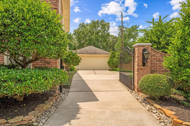 Photo 6 of 19309 Dianeshire Drive, Spring, TX