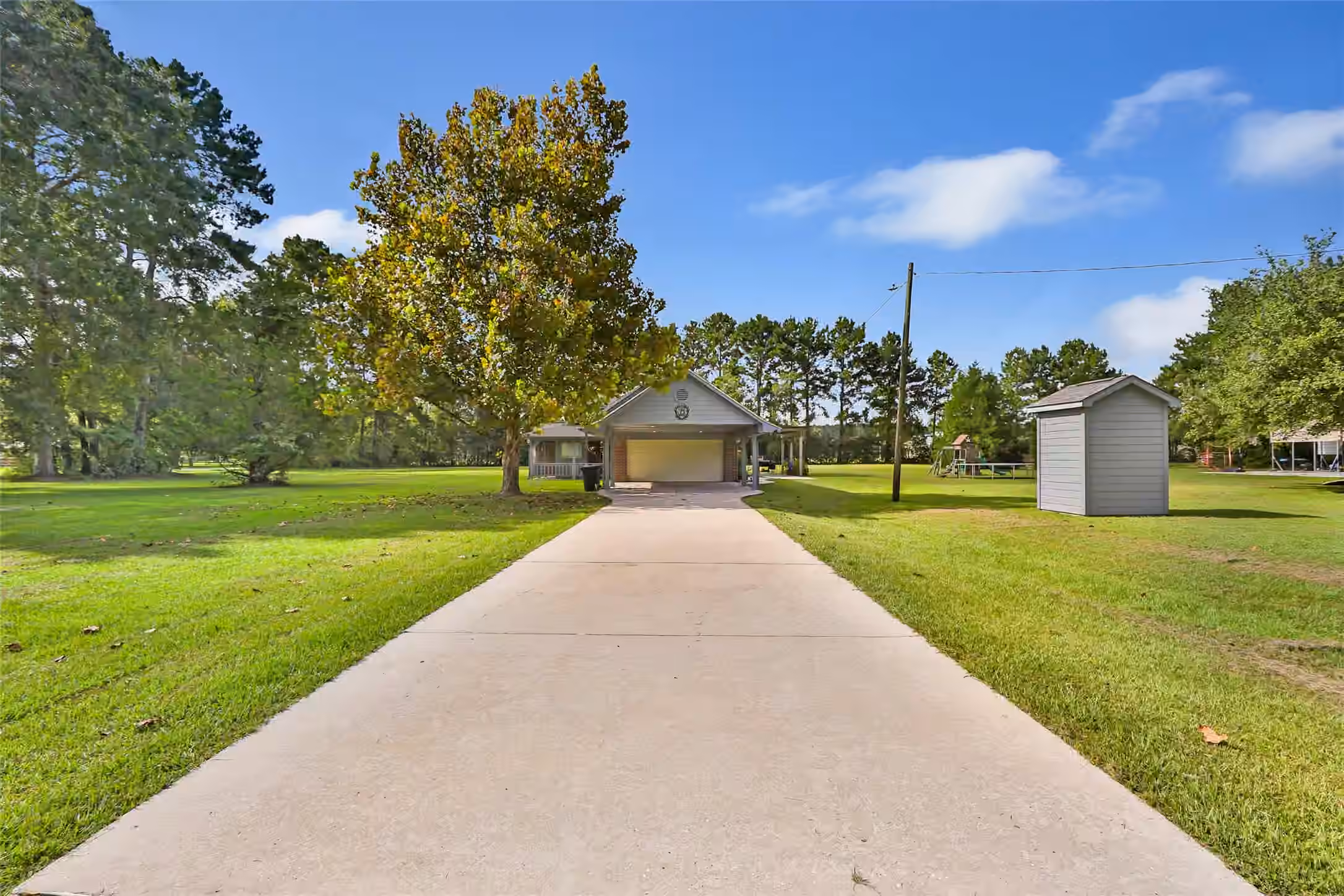 Photo 4 of 1415 County Road 2291, Cleveland, TX