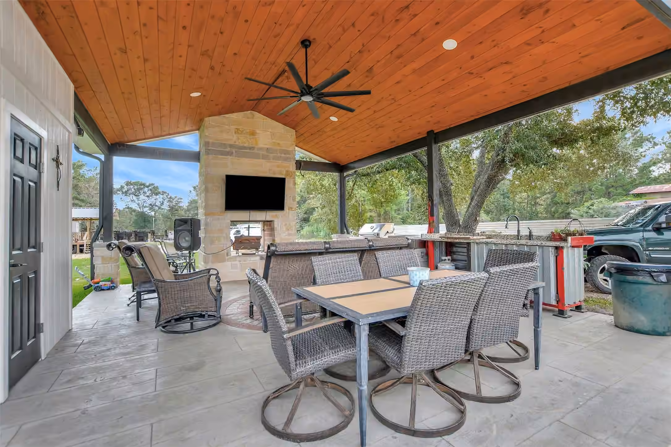 Photo 7 of 10677 Fm 2432 Road, Conroe, TX