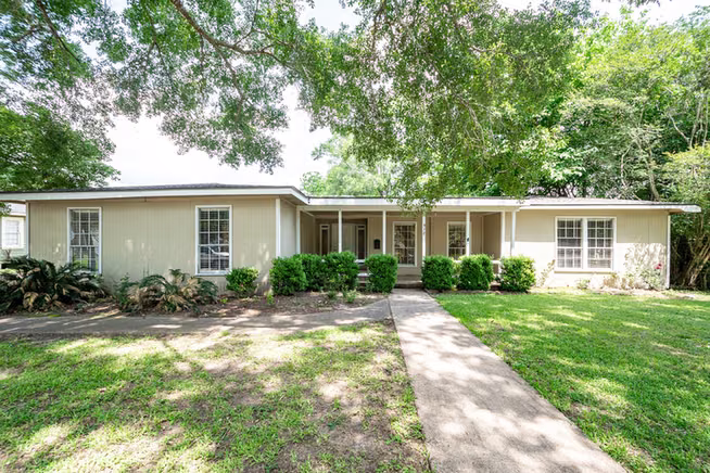 Photo of 412 Kentucky Street, Liberty, TX