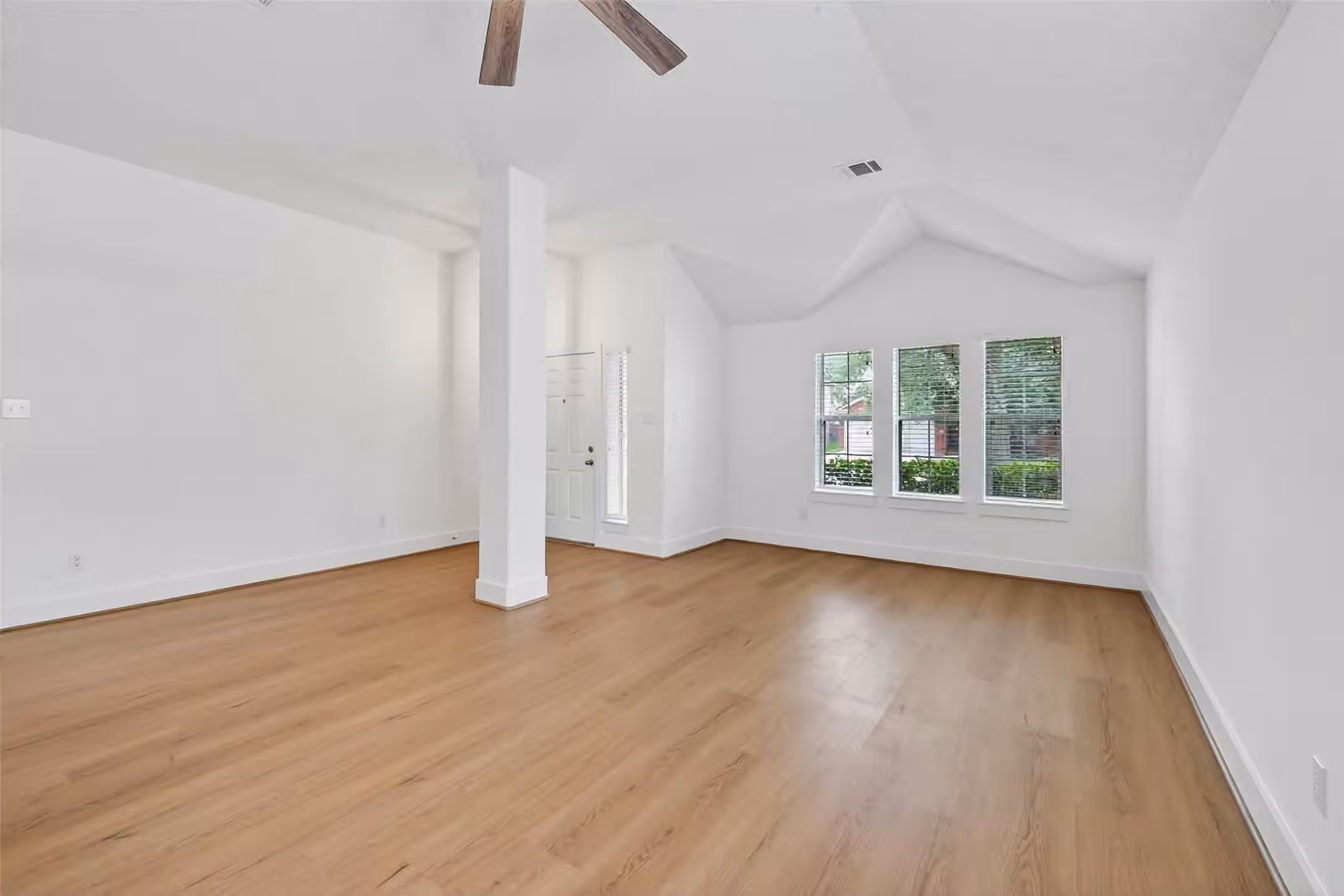 Photo 6 of 1834 Kessler Park Court, Houston, TX
