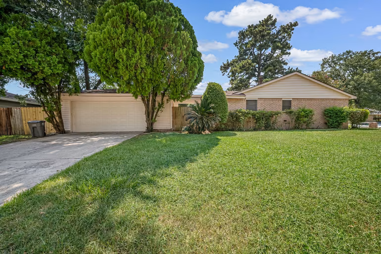 Photo 2 of 4318 Rosegate Drive, Spring, TX