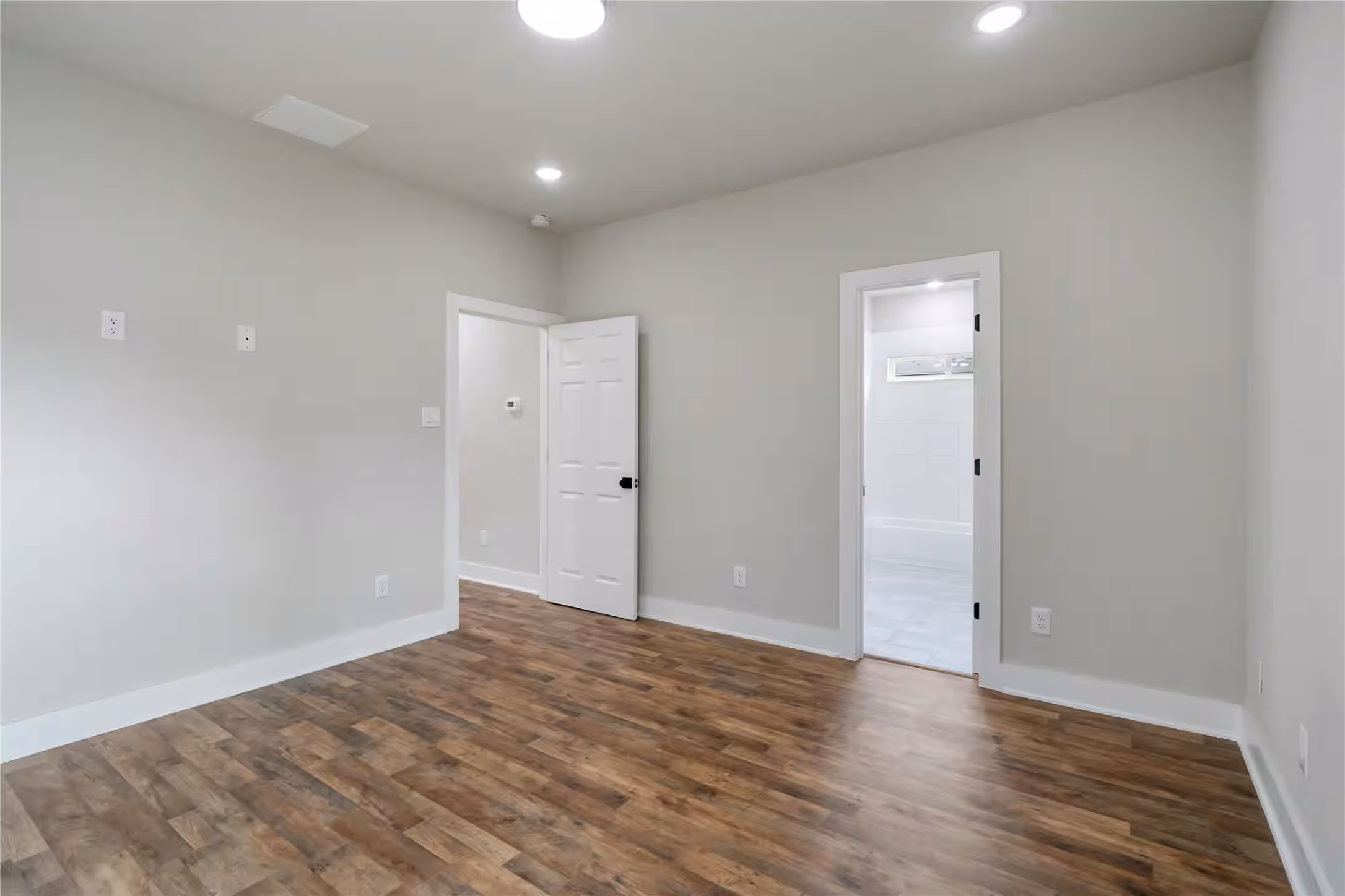 Photo 5 of 10301 Ashville Drive, Houston, TX