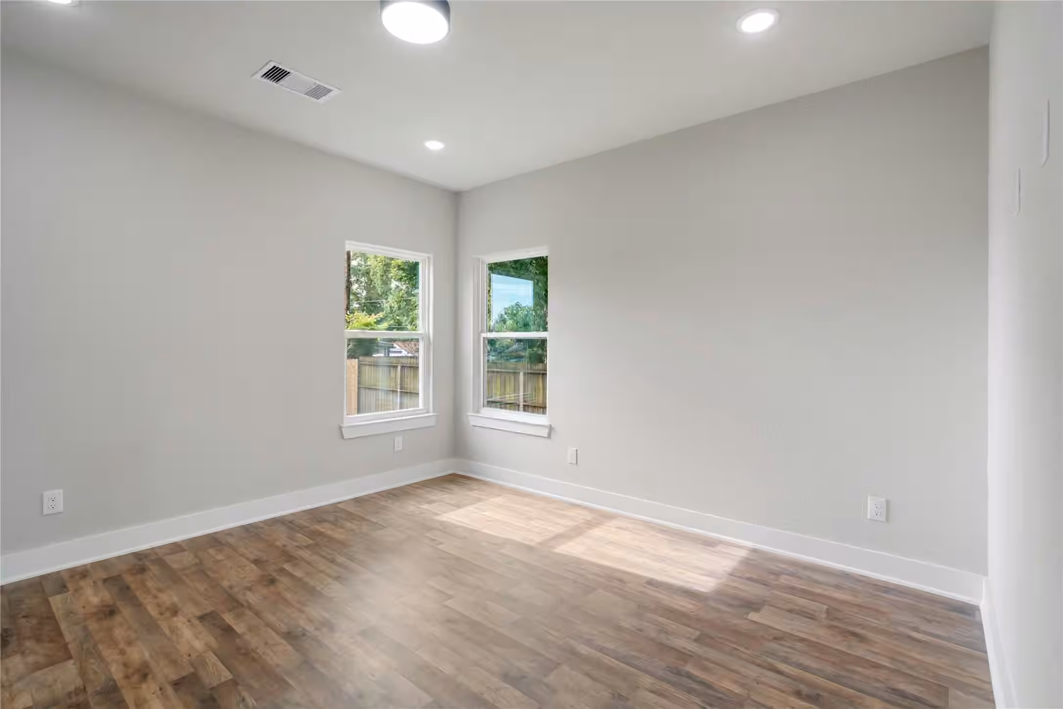 Photo 7 of 10301 Ashville Drive, Houston, TX