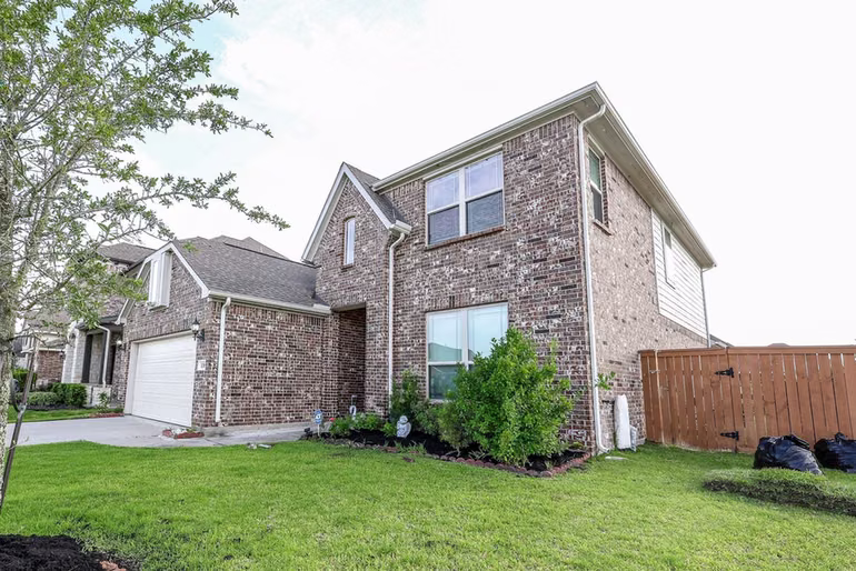 Photo 2 of 138 Sunray Creek Drive, Katy, TX