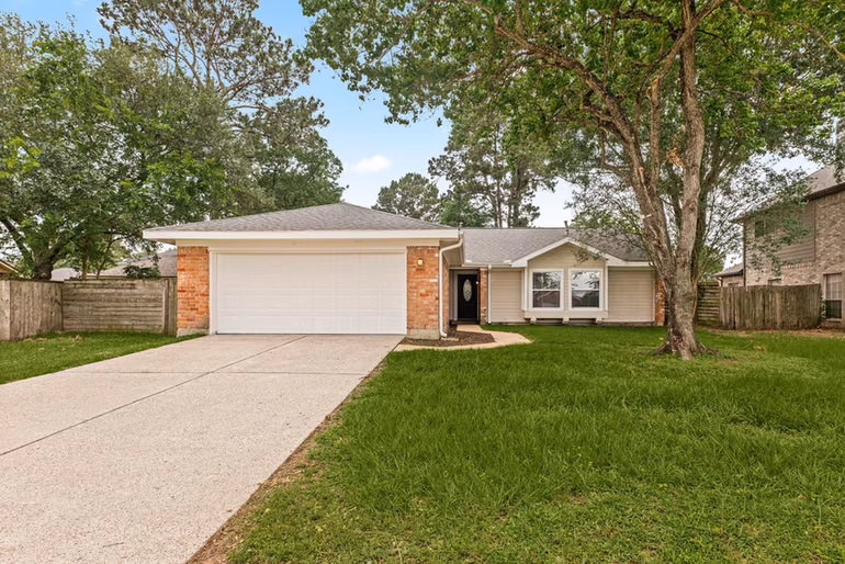 Photo 4 of 9830 Haverhill Drive, Humble, TX