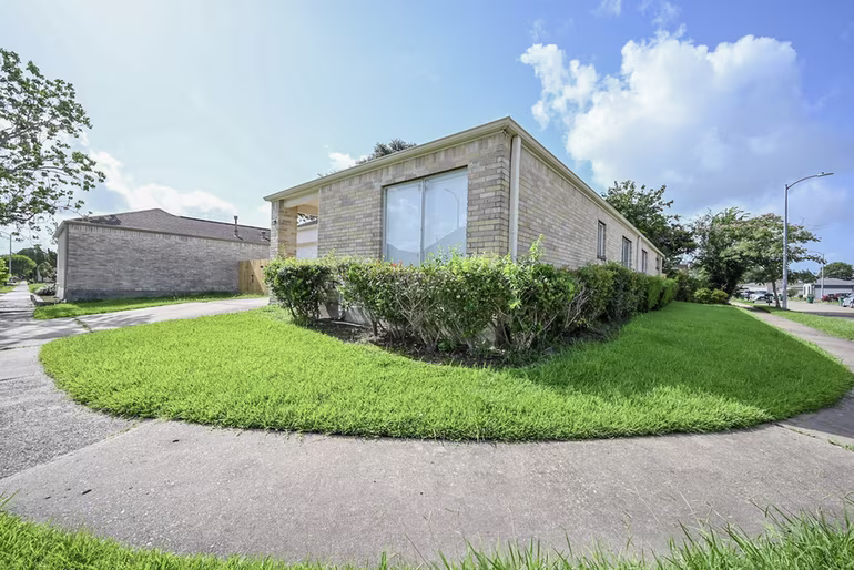 Photo 5 of 7735 Quail Meadow Drive, Houston, TX