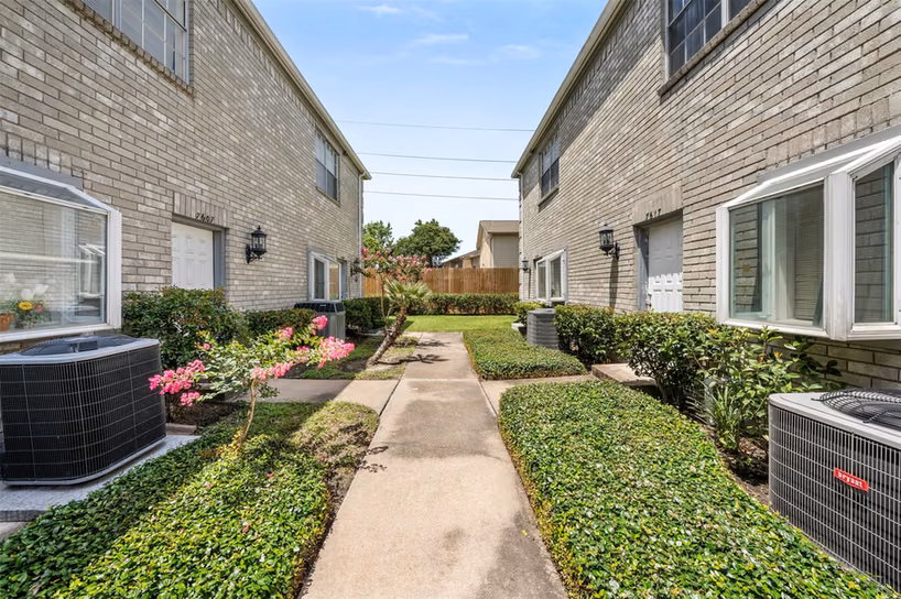 Photo 4 of 7617 Cambridge Street 7617, Houston, TX