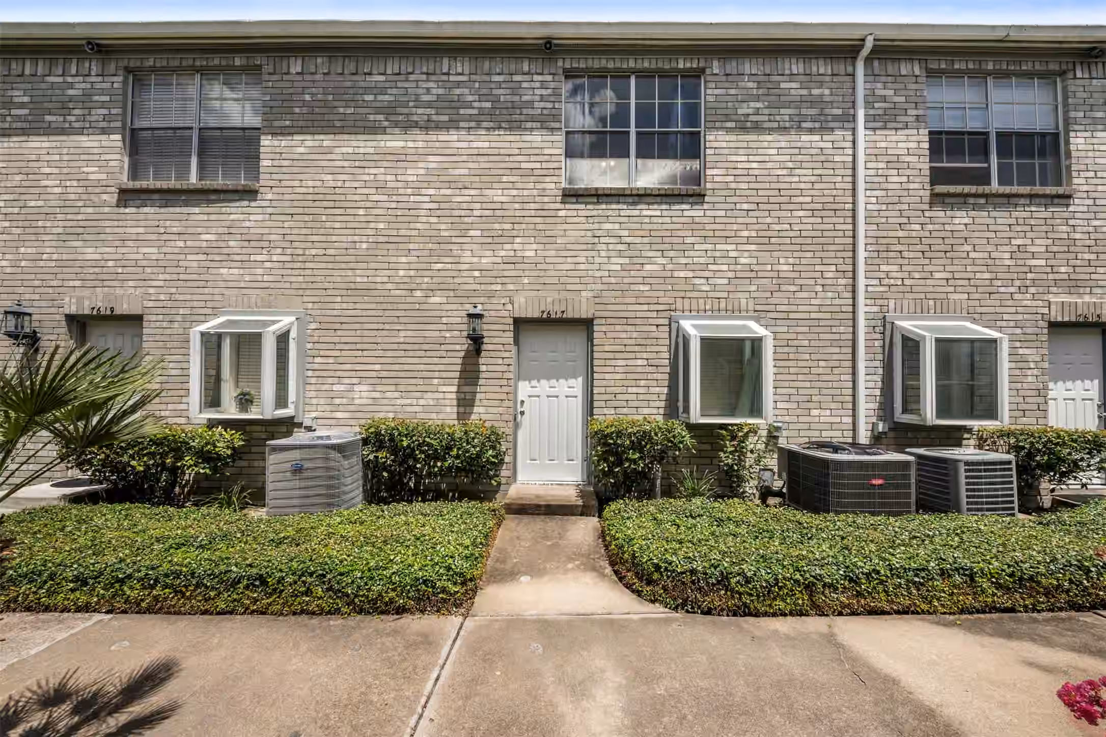 Photo 5 of 7617 Cambridge Street 7617, Houston, TX