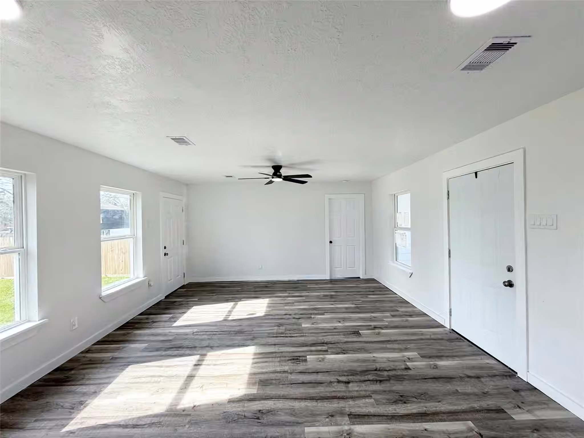 Photo 4 of 506 S Iowa Street, La Porte, TX