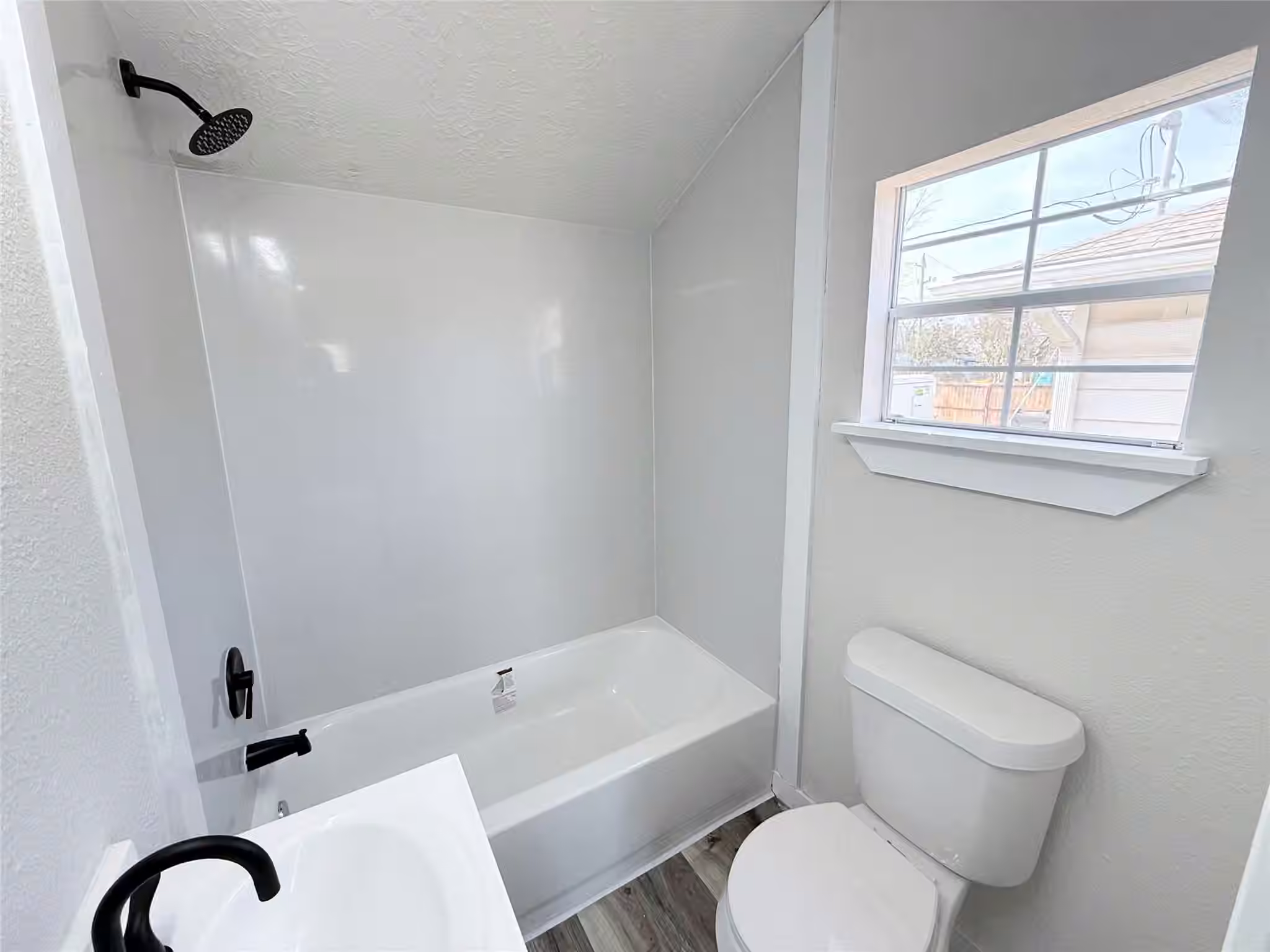 Photo 6 of 506 S Iowa Street, La Porte, TX