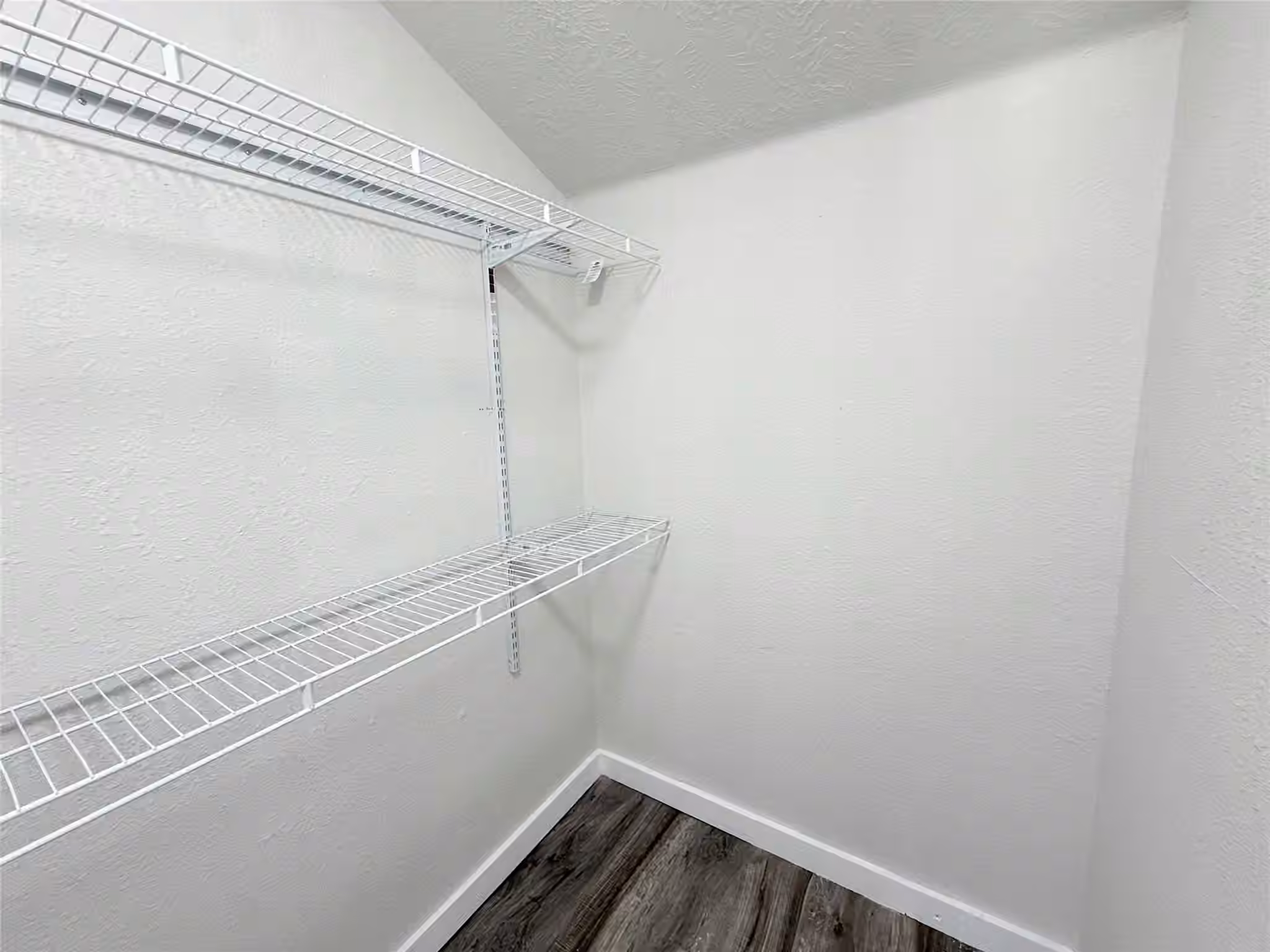 Photo 7 of 506 S Iowa Street, La Porte, TX