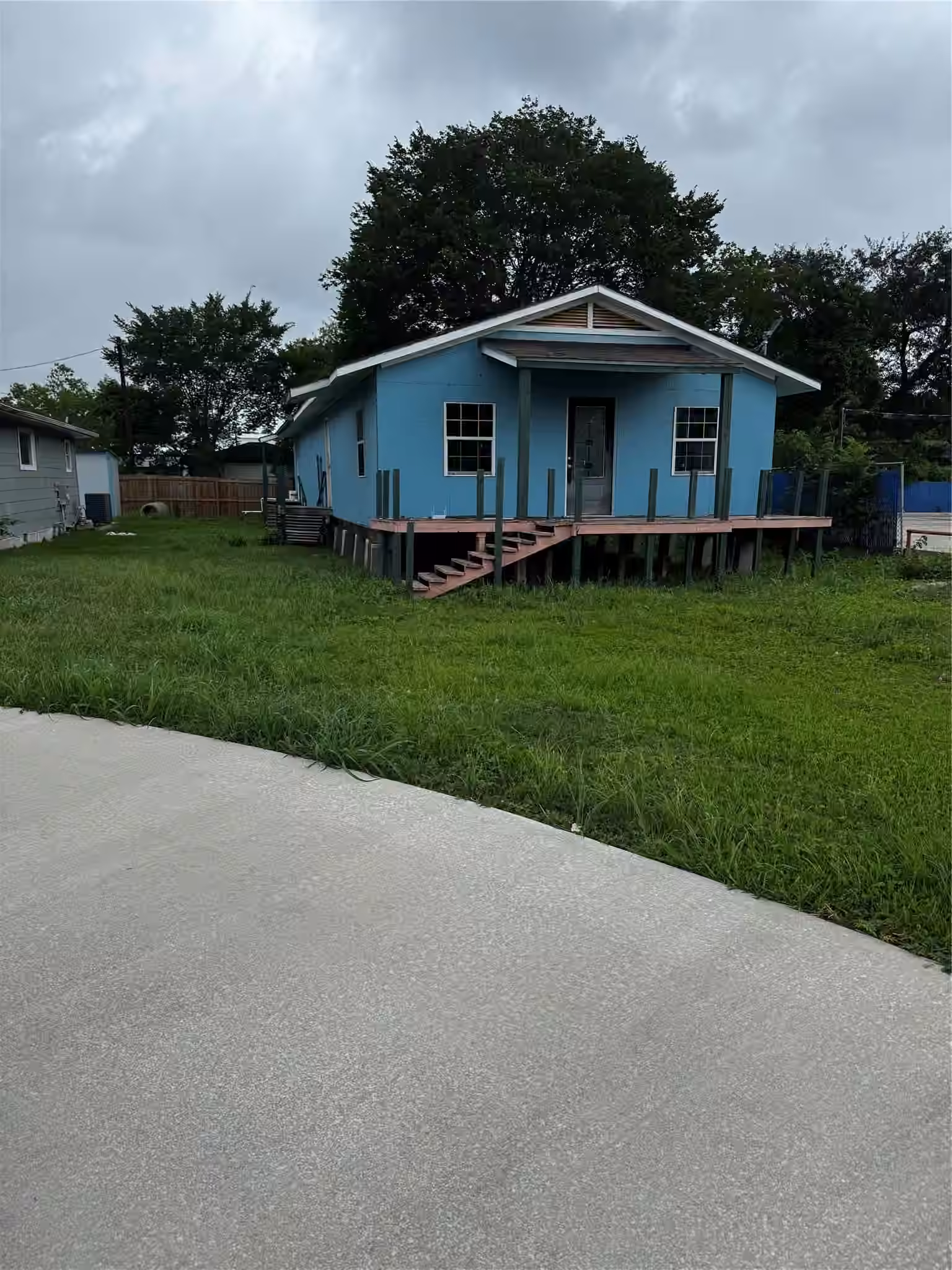 Photo 2 of 522 Grand Avenue, Bacliff, TX