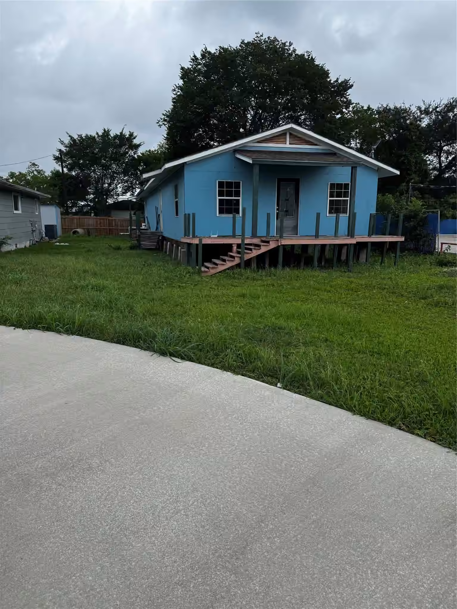 Photo 3 of 522 Grand Avenue, Bacliff, TX