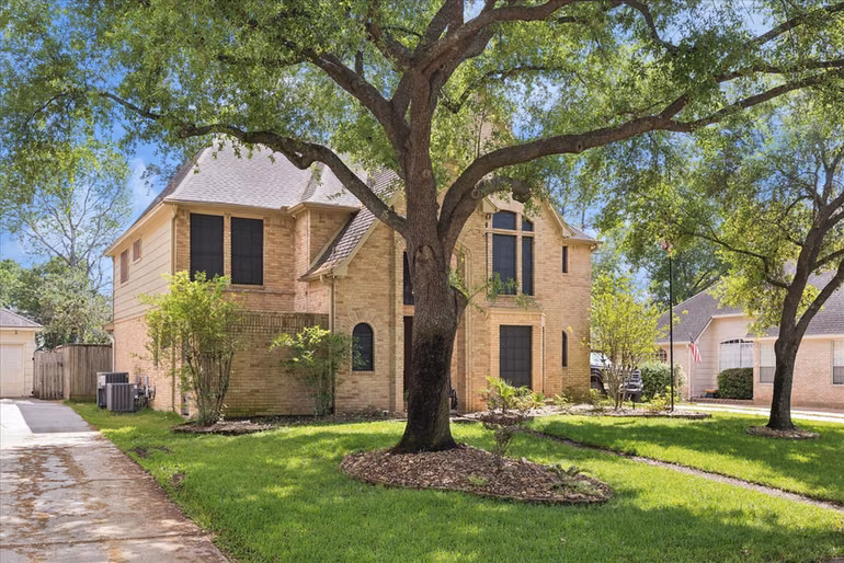 Photo 2 of 5823 Ashmere Ln, Spring, TX