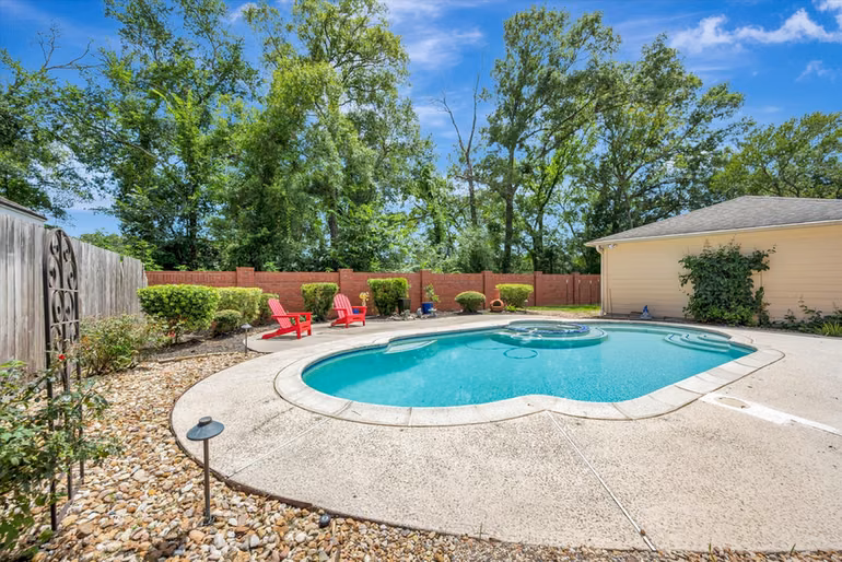 Photo 2 of 4306 Island Hills Drive, Pasadena, TX