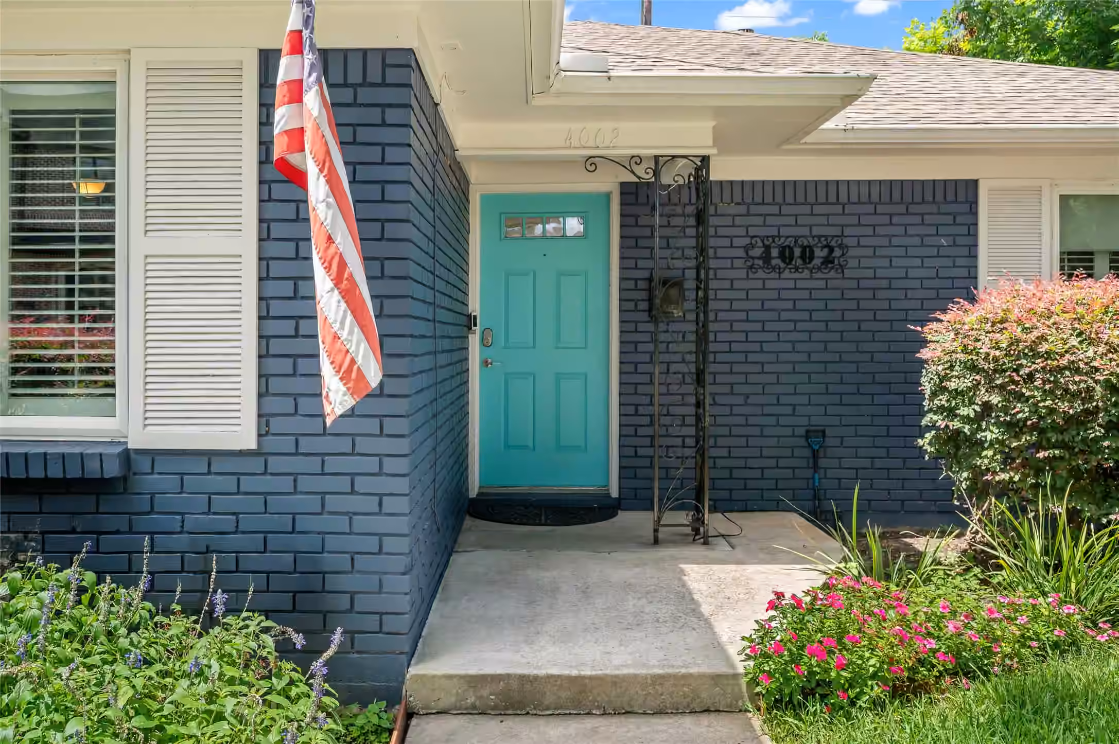 Photo 2 of 4002 Drummond Street, Houston, TX
