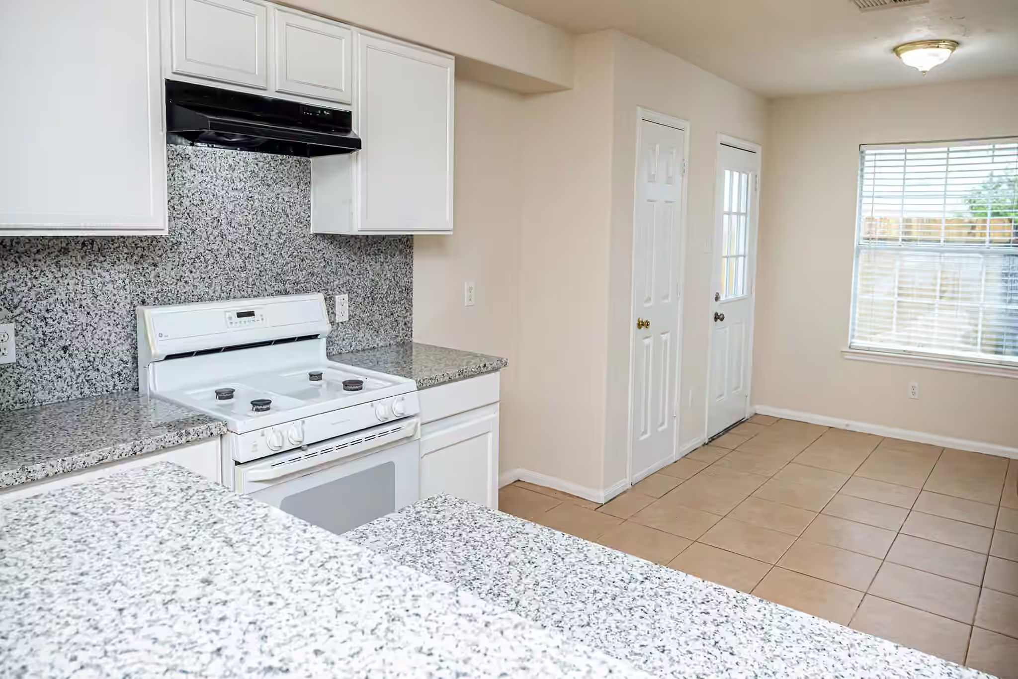 Photo 4 of 13758 Maximos Drive, Houston, TX