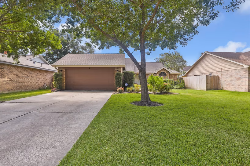 Photo 4 of 3734 Village Grove Drive, Humble, TX