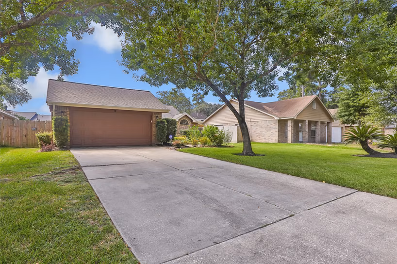 Photo 5 of 3734 Village Grove Drive, Humble, TX