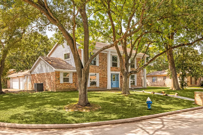 Photo 2 of 2114 Briargreen Drive, Houston, TX
