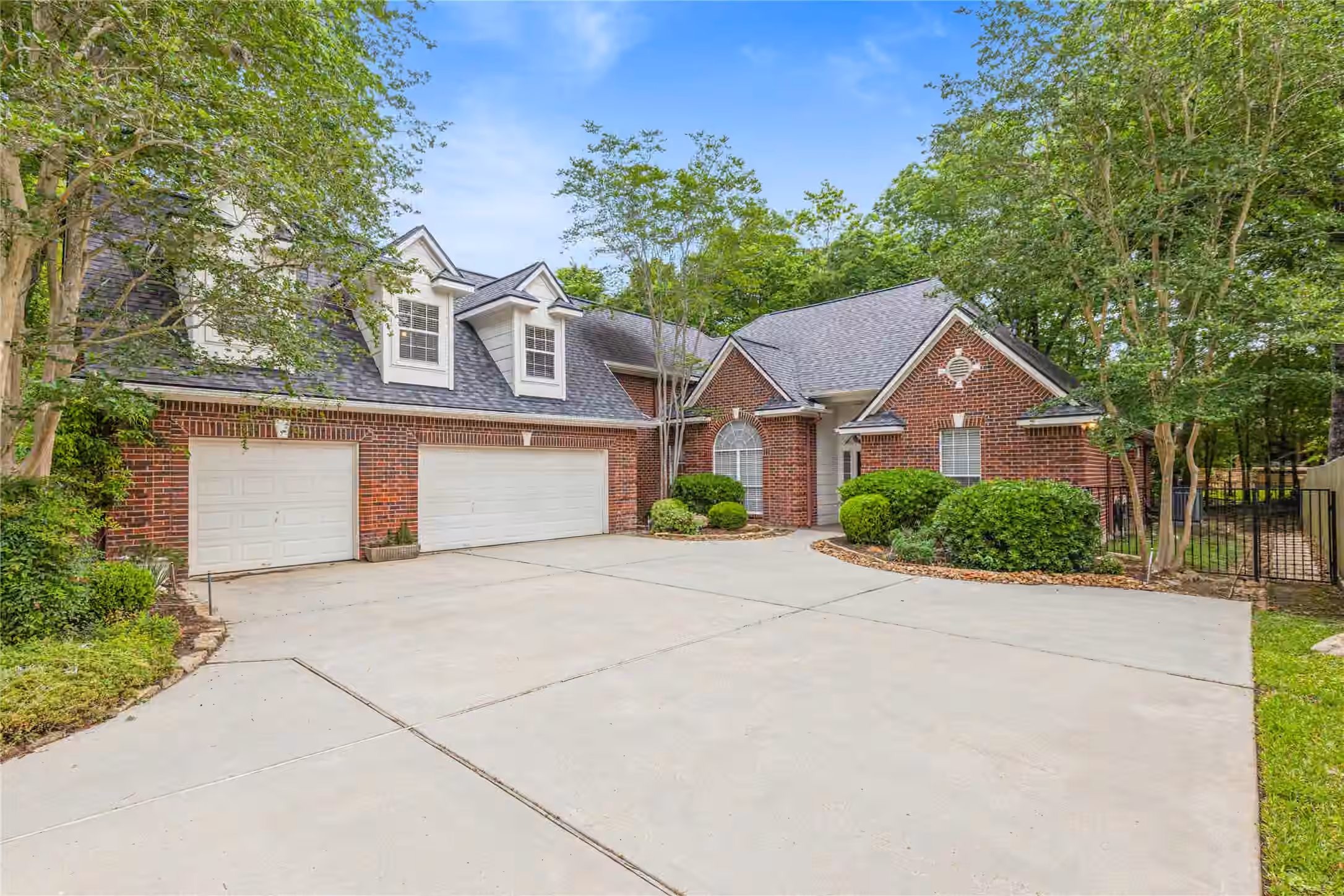 Photo of 106 Lazy Springs Drive, Conroe, TX