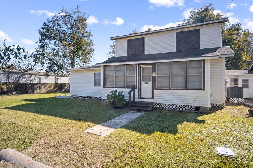 Photo of 1977 E 7th Street, High Island, TX