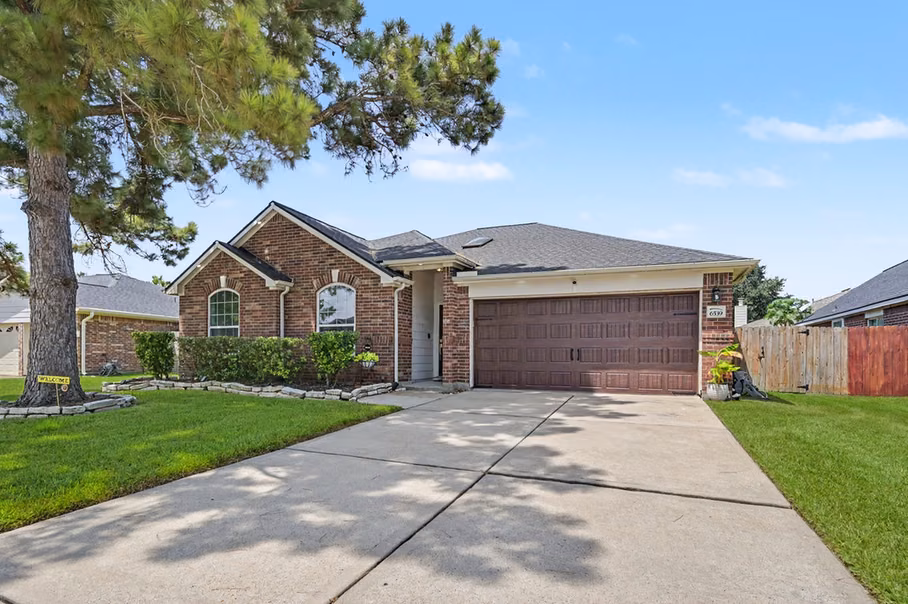 Photo 2 of 6539 Horsepen Bayou Drive, Houston, TX