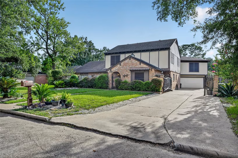 Photo 4 of 8111 Ivan Reid Drive, Houston, TX