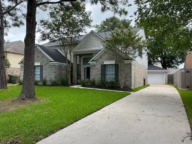 Photo 2 of 2102 Autumn Cove Drive, League City, TX