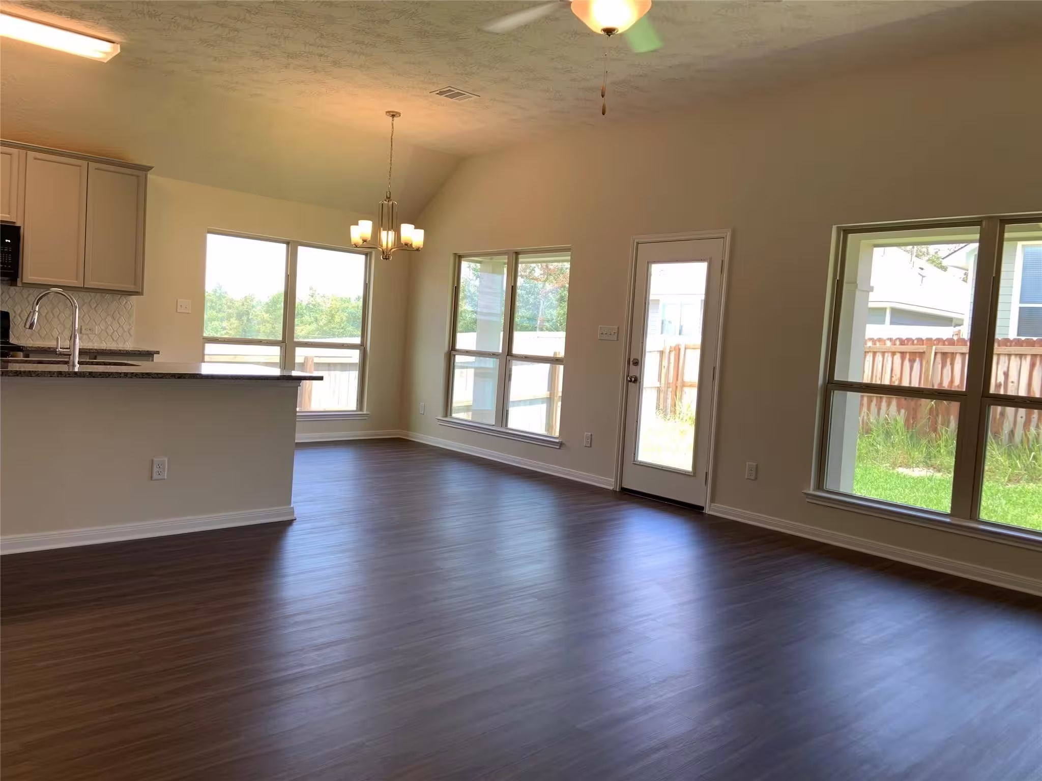Photo 7 of 139 Bates Court, Huntsville, TX