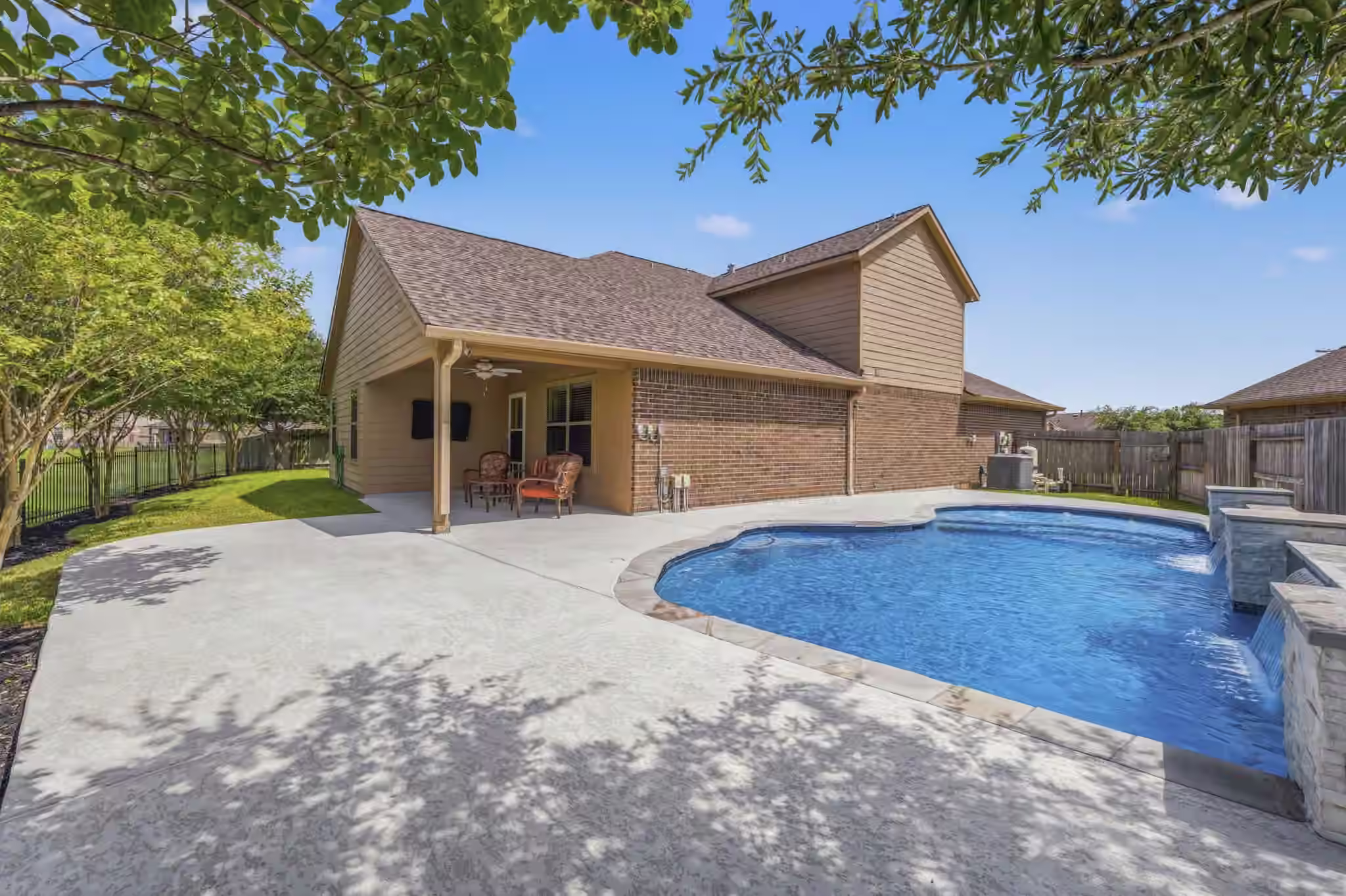Photo 4 of 9702 Jacy Creek Drive, Tomball, TX
