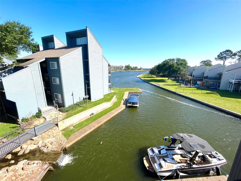 Photo of 12500 Melville Drive Drive B313, Montgomery, TX 77356