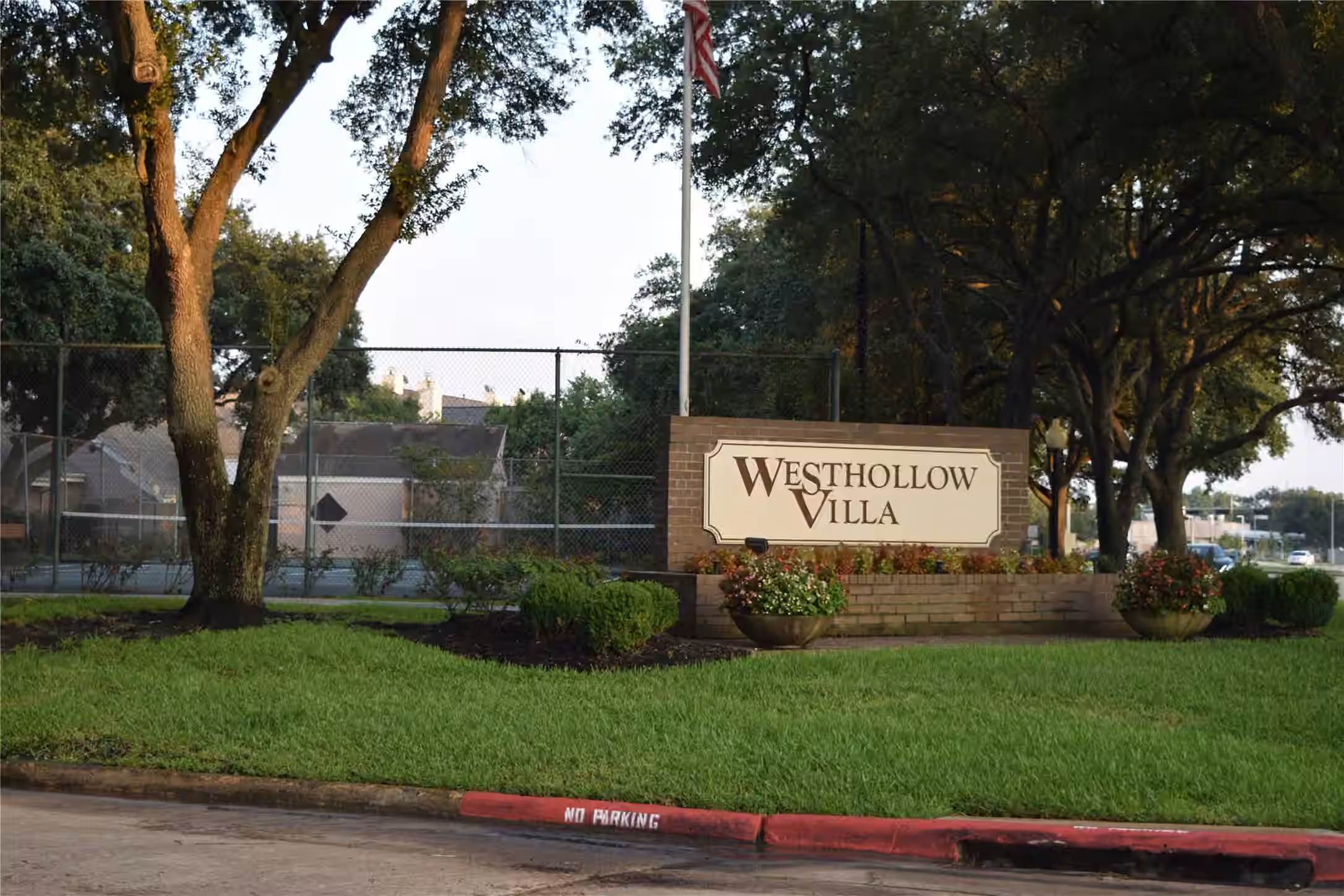 Photo 3 of 13776 Hollowgreen Drive 407, Houston, TX