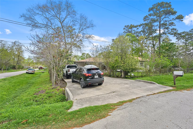 Photo 3 of 2137 Honey Tree Street, Conroe, TX