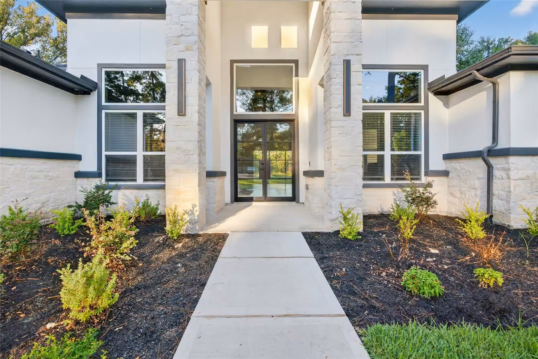 Photo 2 of 24927 Hopeview Way, Montgomery, TX