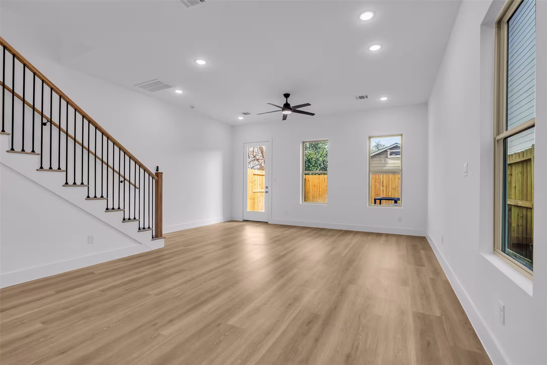 Photo 5 of 1506 Griffin Street, Houston, TX