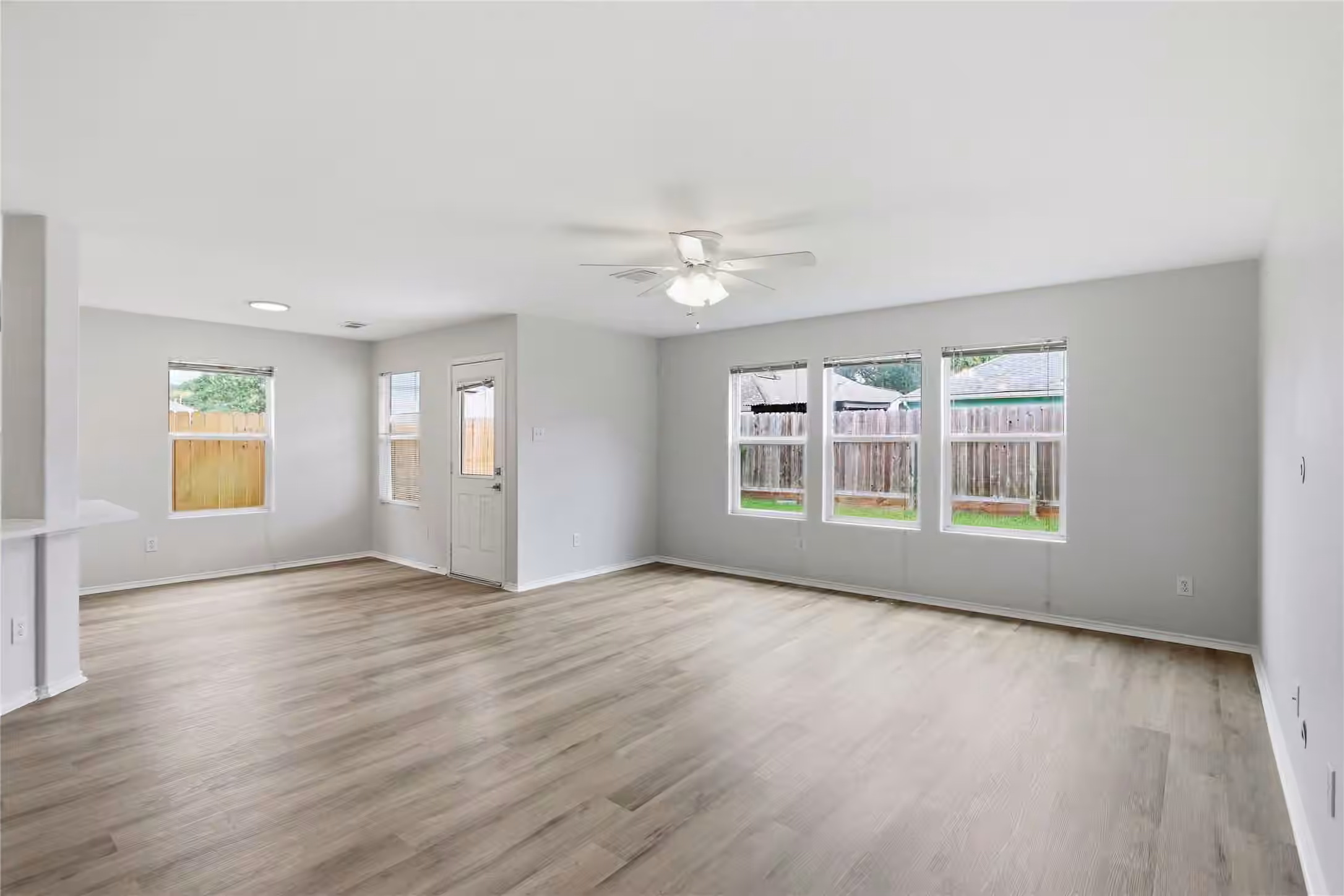 Photo 4 of 19810 River Breeze Drive, Tomball, TX