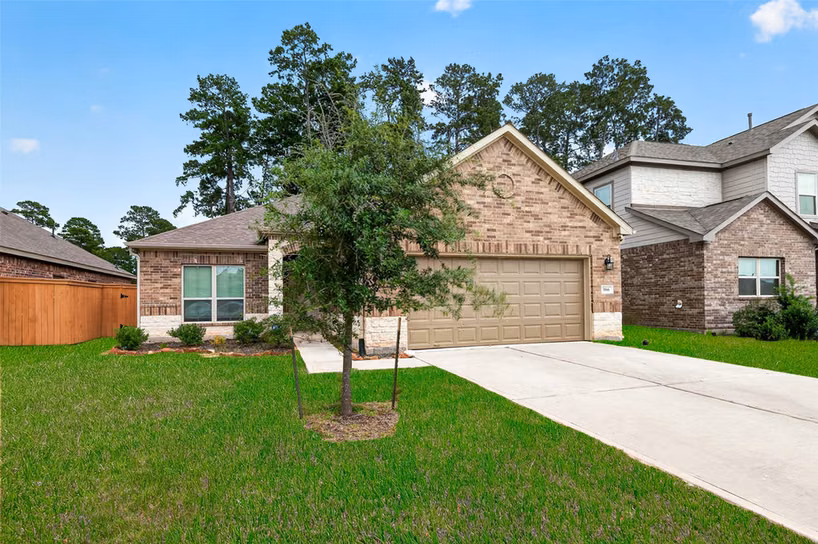 Photo 2 of 986 Golden Willow Lane, Conroe, TX
