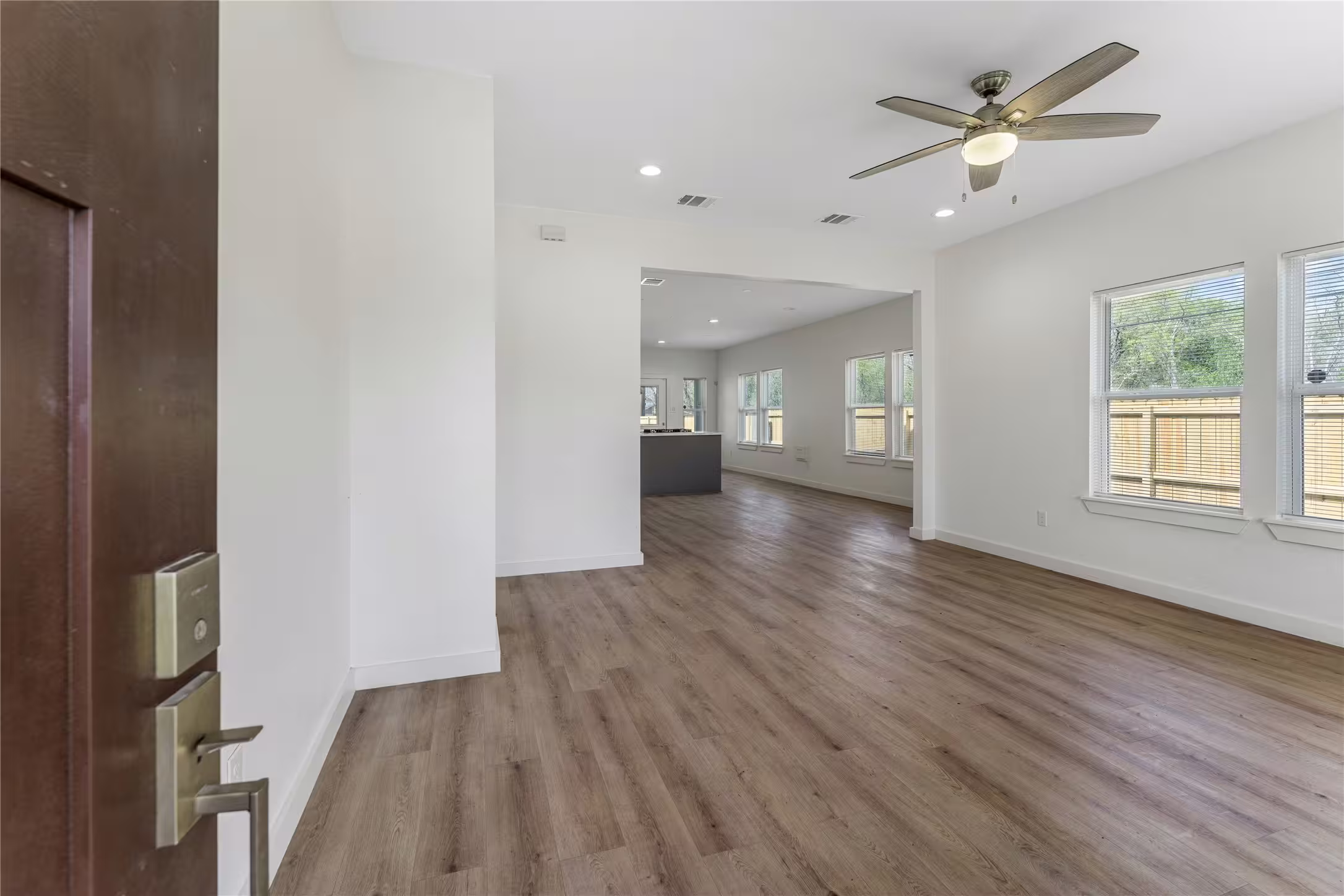 Photo 4 of 6441 De Priest Street, Houston, TX