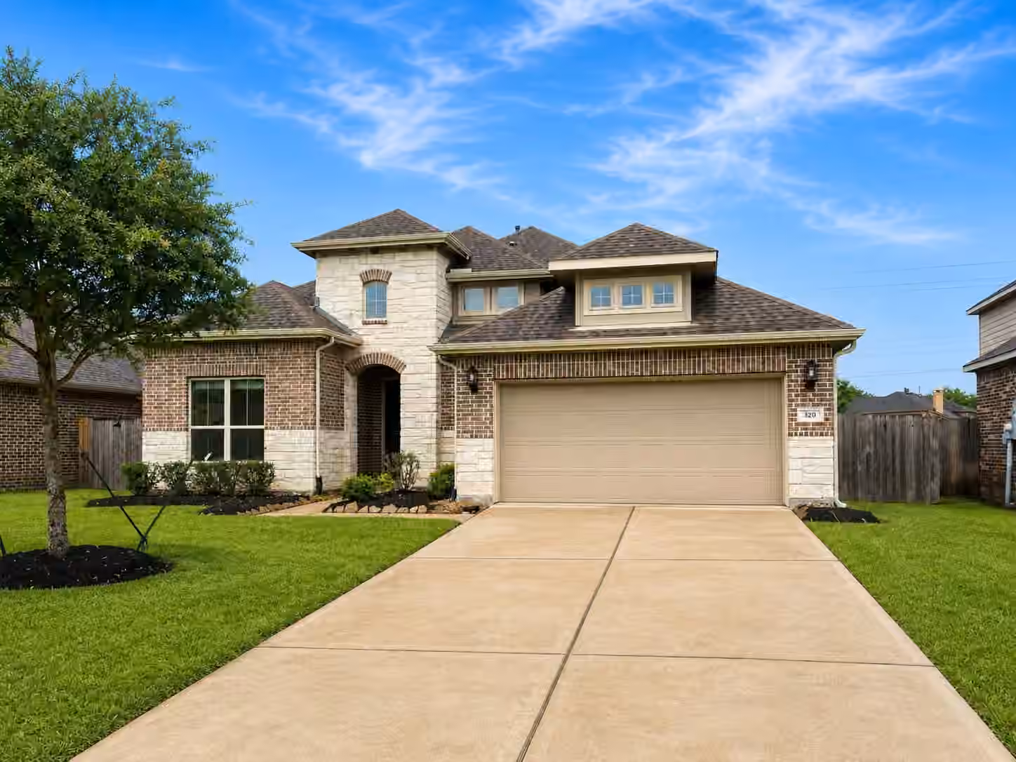 Photo 2 of 320 Woodway Drive, League City, TX
