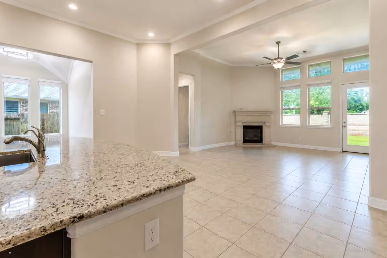 Photo 5 of 320 Woodway Drive, League City, TX