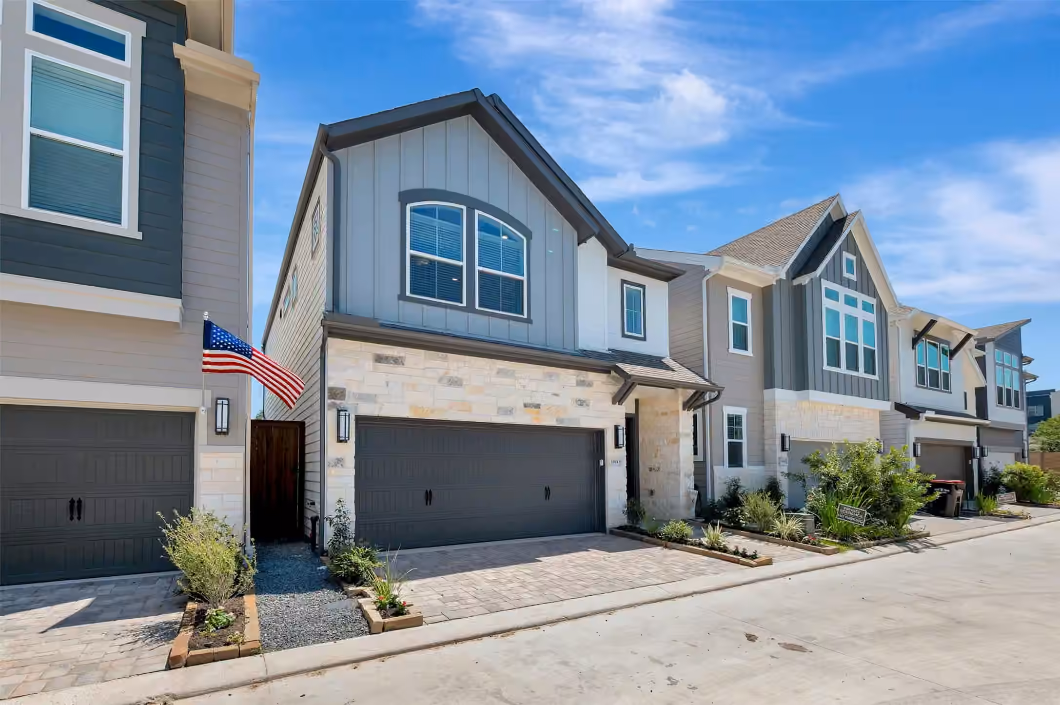 Photo 3 of 16043 Hayes Park Drive, Houston, TX