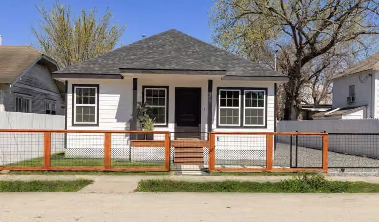 Photo of 409 Winnie Street, Houston, TX
