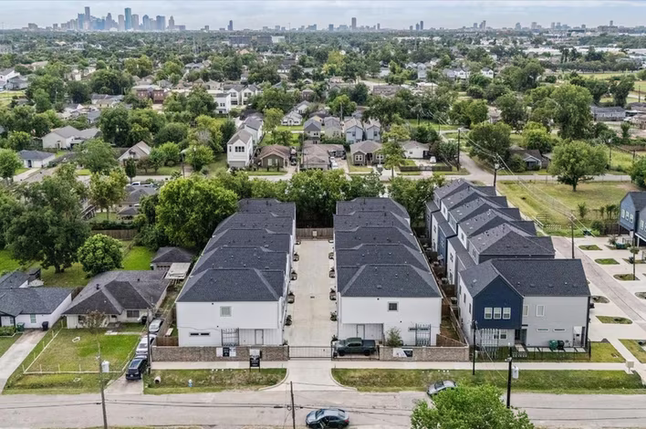 Photo 4 of 412 Neyland Street G, Houston, TX