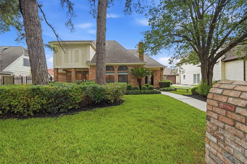 Photo 2 of 8310 Mentmore Drive, Spring, TX
