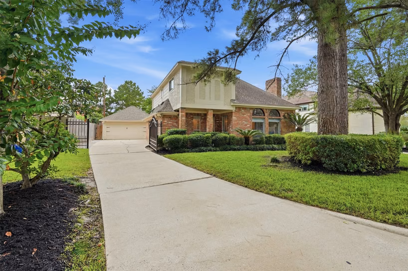 Photo 3 of 8310 Mentmore Drive, Spring, TX