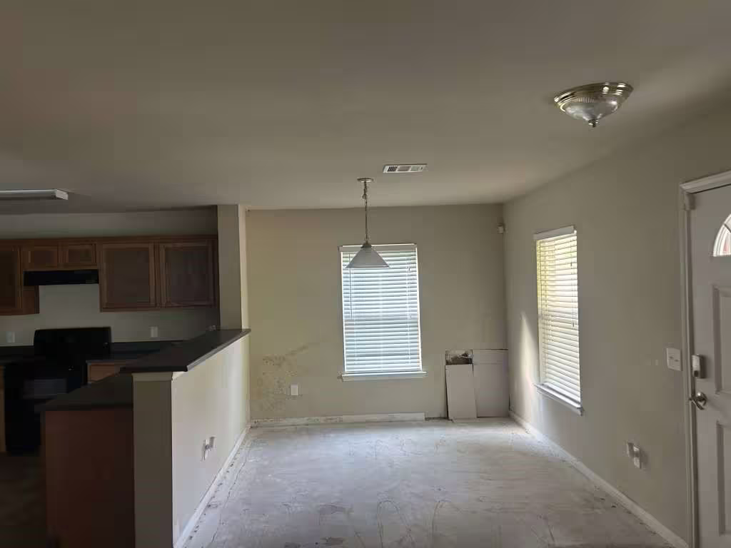 Photo 2 of 405 Mary Avenue, Huntsville, TX